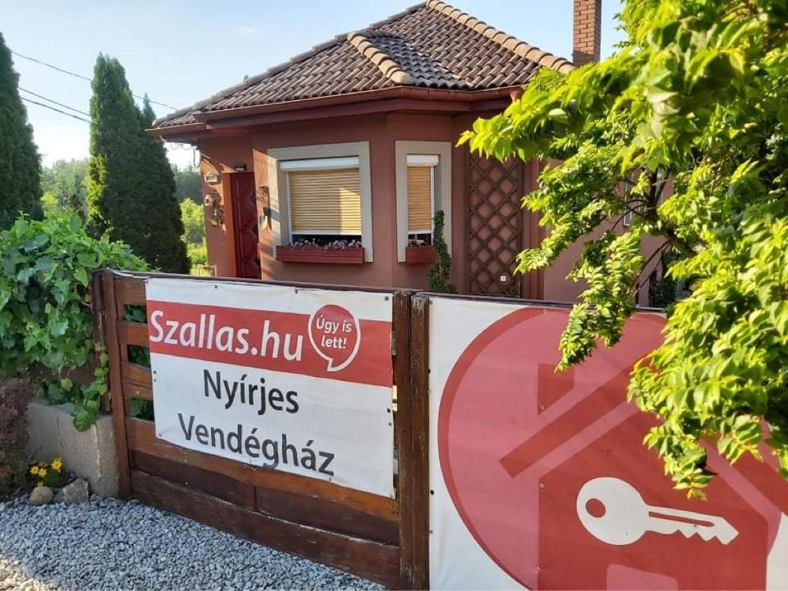 Nyirjes Vendeghaz Hotell Balassagyarmat Exteriör bild