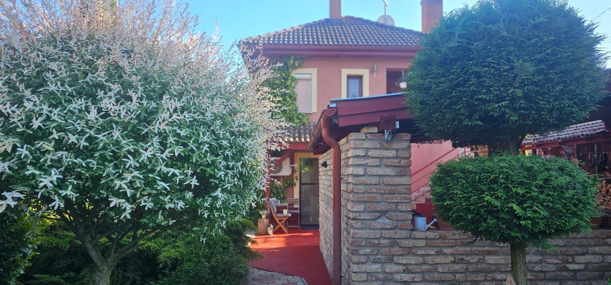 Nyirjes Vendeghaz Hotell Balassagyarmat Exteriör bild